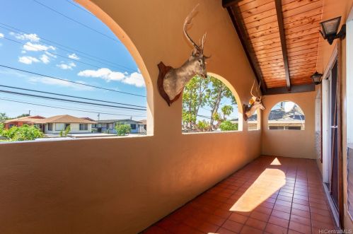 1108 Gulick Ave, Honolulu HI 96819-4203 exterior