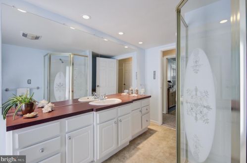 735 Hickory Ln, Berwyn PA 19312-1438 exterior