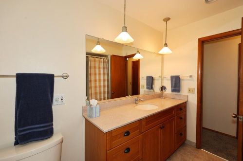 3711 Abbott Ave, Milwaukee WI 53221-3058 exterior