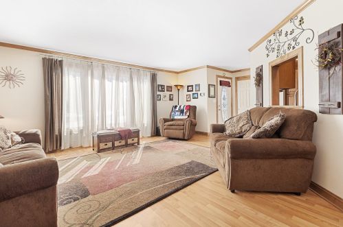 5739 24th St, Milwaukee, WI 53221-4215