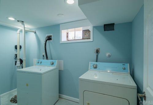 131 Bernard Ave, Edison NJ 08837-3036 exterior