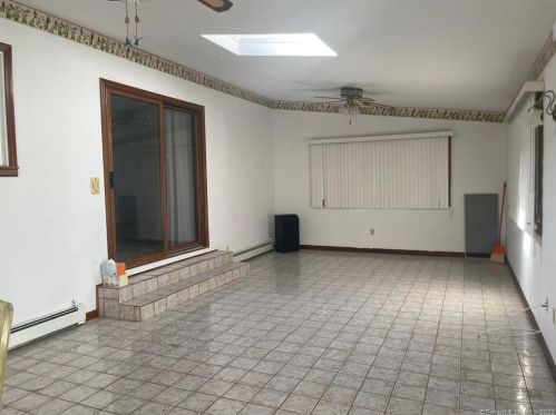 141 Ida Ave, Derby CT 06418-2323 exterior