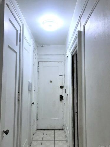 2922 Barnes Ave, Bronx NY  10467-8519 exterior