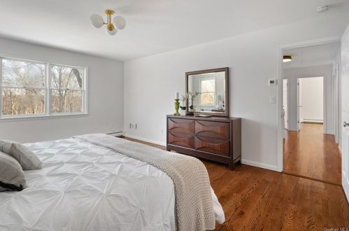 30 Woodcrest Dr, Armonk NY 10504-2904 exterior