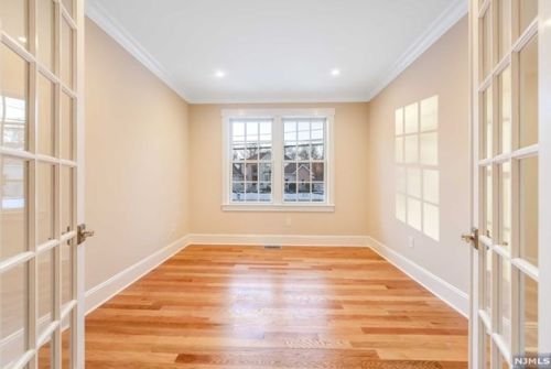 81 Trommel Dr, Mahwah NJ 07430-1533 exterior