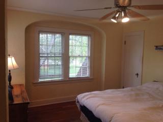 2522 Park St, Kalamazoo, MI 49001-4219