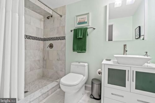 1265 Owen Pl, Washington DC 20002-2807 exterior