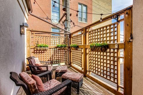 1453 Belden Ave, Chicago IL 60647-3220 exterior