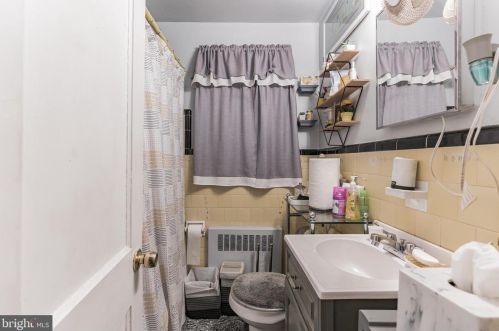 206 Elkinton Ave, Chester PA 19013-4903 exterior