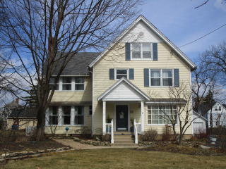 555 Downer Pl, Aurora, IL 60505-4467