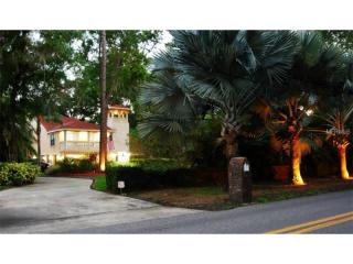 3904 Floyd Rd, Tampa, FL 33618-5325