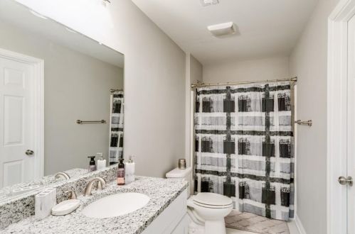 2884 Cravey Dr, Atlanta GA  30345-1420 exterior