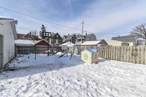 1813 59, Milwaukee WI 53214-5129 exterior