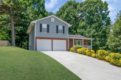 1367 Swift Creek Ln, Lithonia GA  30058-6082 exterior