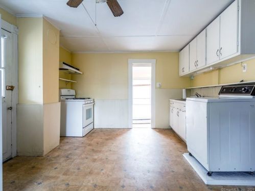 278 Main St, Torrington CT 06790-5664 exterior