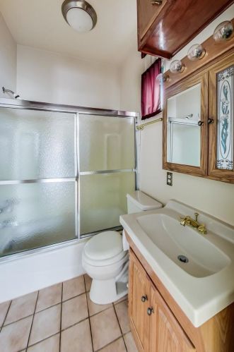 2614 Un Ave, Chicago IL 60621-2950 exterior