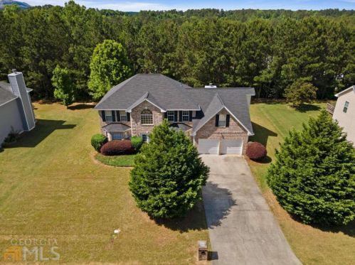 1560 Rogers Crossing Dr, Lithonia GA  30058-7005 exterior