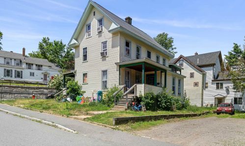 34 Maple St, Concord NH  03301-4201 exterior