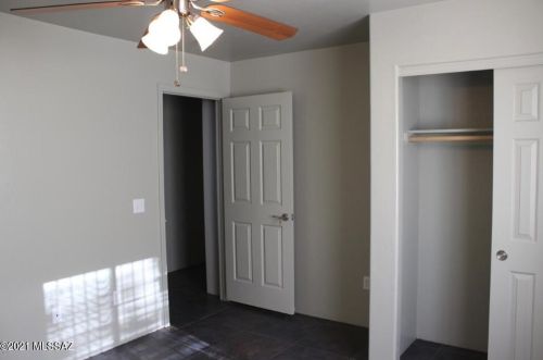 449 Lester St, Tucson AZ 85705-8923 exterior