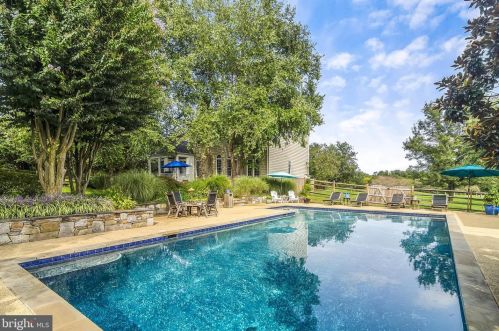 13606 Mt Prospect Dr, Rockville MD 20850-3510 exterior