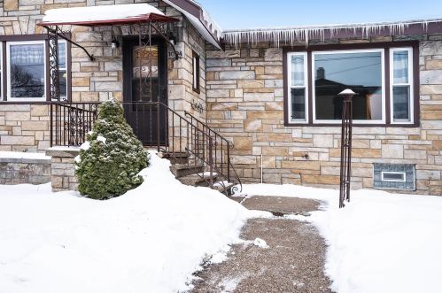 1094 Sanford St, Meskegon MI 49444-1437 exterior