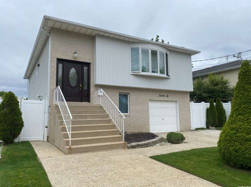 26 Horton Ave, Valley Stream NY  11581-1419 exterior