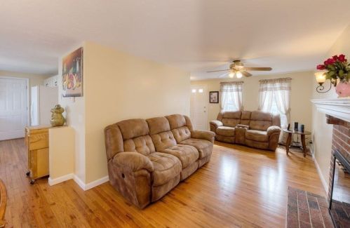 9 Quaker Rd, Worcester MA 01602-2298 exterior