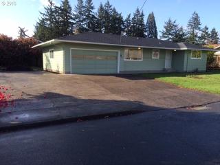 12122 Hancock St, Portland, OR 97220-2045