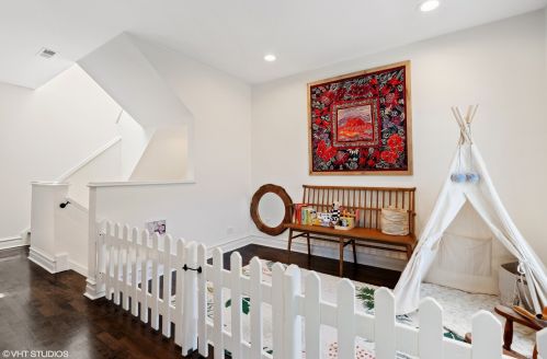 1733 Hoyne Ave, Chicago IL 60647-5541 exterior