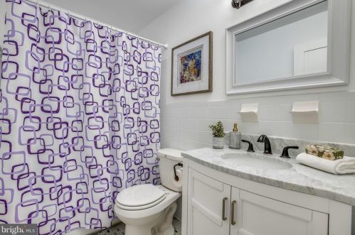 2232 Candlewood Dr, Alexandria VA 22308-1507 exterior