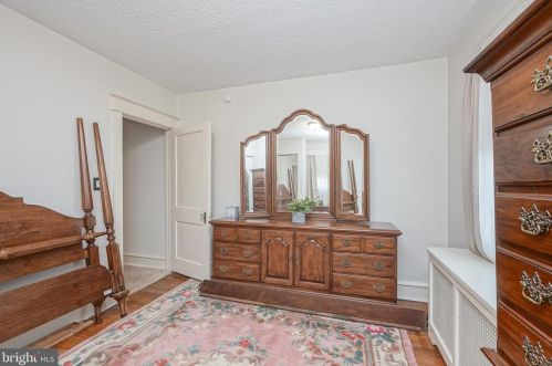 111 Oakland Ave, Camden NJ 08107-1212 exterior