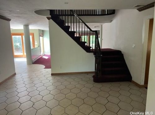 7 Croydon Ct, Huntington Station NY 11746-6143 exterior