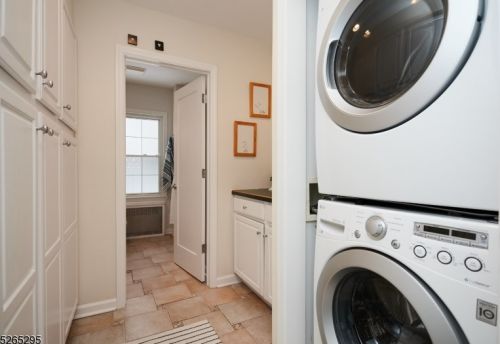 168 Forest Hill Rd, Town Center NJ  07052-3958 exterior