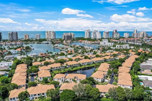 217 Colonade Cir, Naples FL 34103-8724 exterior