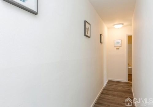 460 College Dr, Edison NJ 08817-5951 exterior