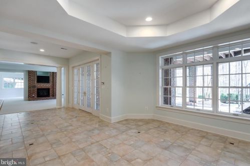 884 Alvermar Rdg Dr, Mc Lean VA 22102-1435 exterior