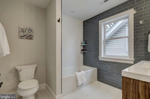 2718 17th St, Washington DC 20003-3123 exterior