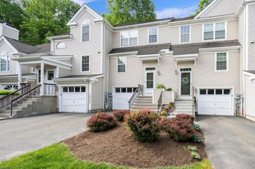 5 Rushmore Ln, Hackettstown, NJ 07840-2832