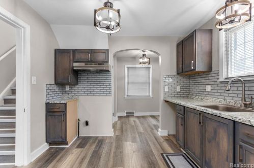 6754 Dolphin St, Dearborn Heights MI  48127-2539 exterior