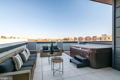 726 Broad St, Philadelphia, PA 19146-2240