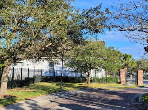 3310 Park Dr, Fort Pierce FL 34982-8424 exterior