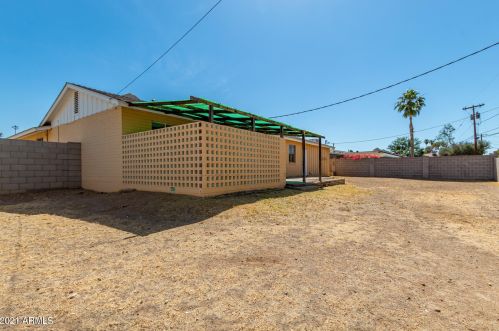 2902 Desert Cv Ave, Phoenix AZ 85028-3430 exterior