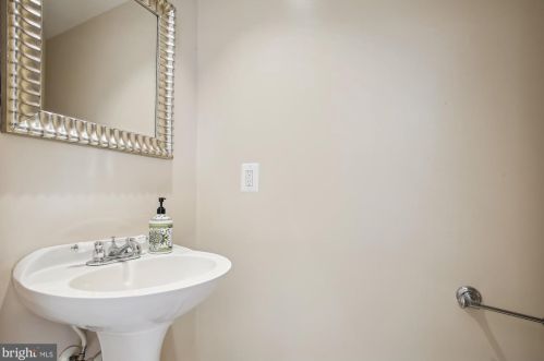 7027 Chesley Search Way, Alexandria VA 22315-4754 exterior