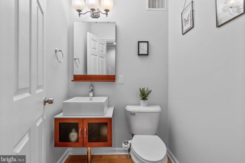 1019 19 St, Philadelphia PA 19146-2938 exterior