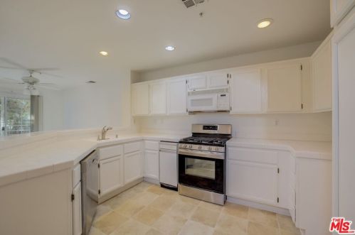 1100 Oyster Pl, Oxnard, CA 93030-6709