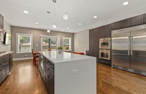 641 Bowen Ave, Chicago IL  60653-2824 exterior