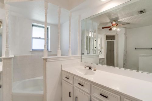 3500 Bellah Ct, Irving TX 75062-3624 exterior