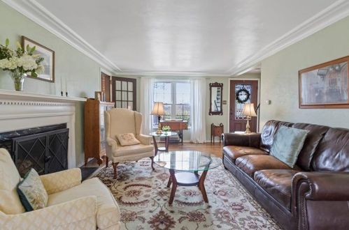 833 Macarthur Dr, Pittsburgh PA 15228-1704 exterior