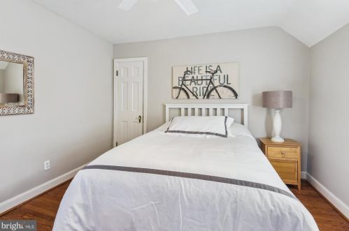 1612 Oakcrest Dr, Alexandria VA 22302-2337 exterior