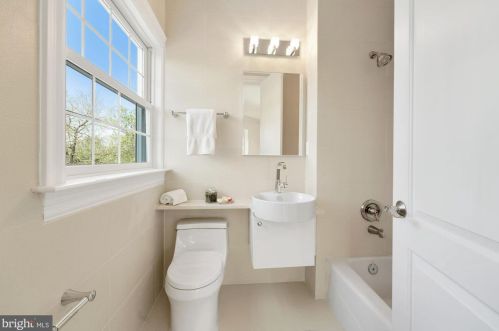 9318 Cranford Dr, Rockville MD 20854-2231 exterior